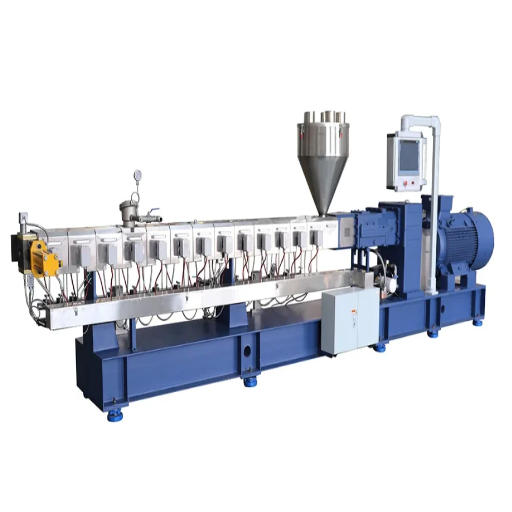 Quel rôle joue l’extrudeuse à double vis dans le processus de fabrication ?